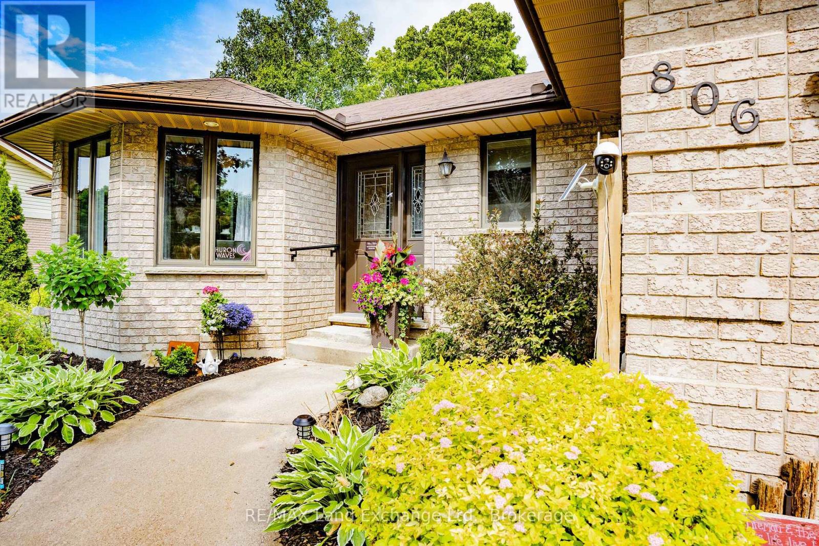 806 Bricker Street, Saugeen Shores, Ontario  N0H 2C3 - Photo 2 - X12362240