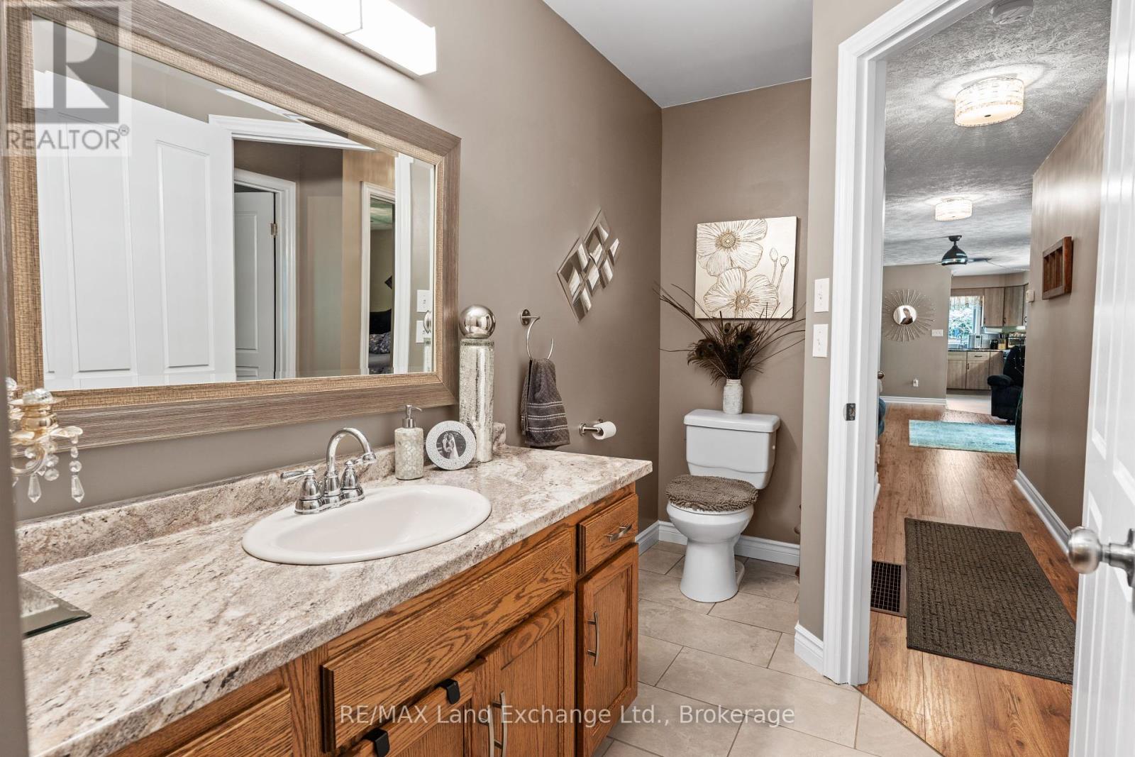 806 Bricker Street, Saugeen Shores, Ontario  N0H 2C3 - Photo 26 - X12362240