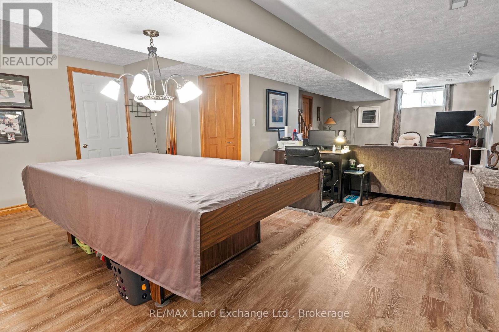 806 Bricker Street, Saugeen Shores, Ontario  N0H 2C3 - Photo 34 - X12362240