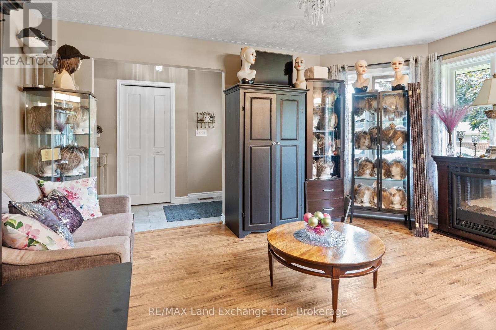 806 Bricker Street, Saugeen Shores, Ontario  N0H 2C3 - Photo 8 - X12362240
