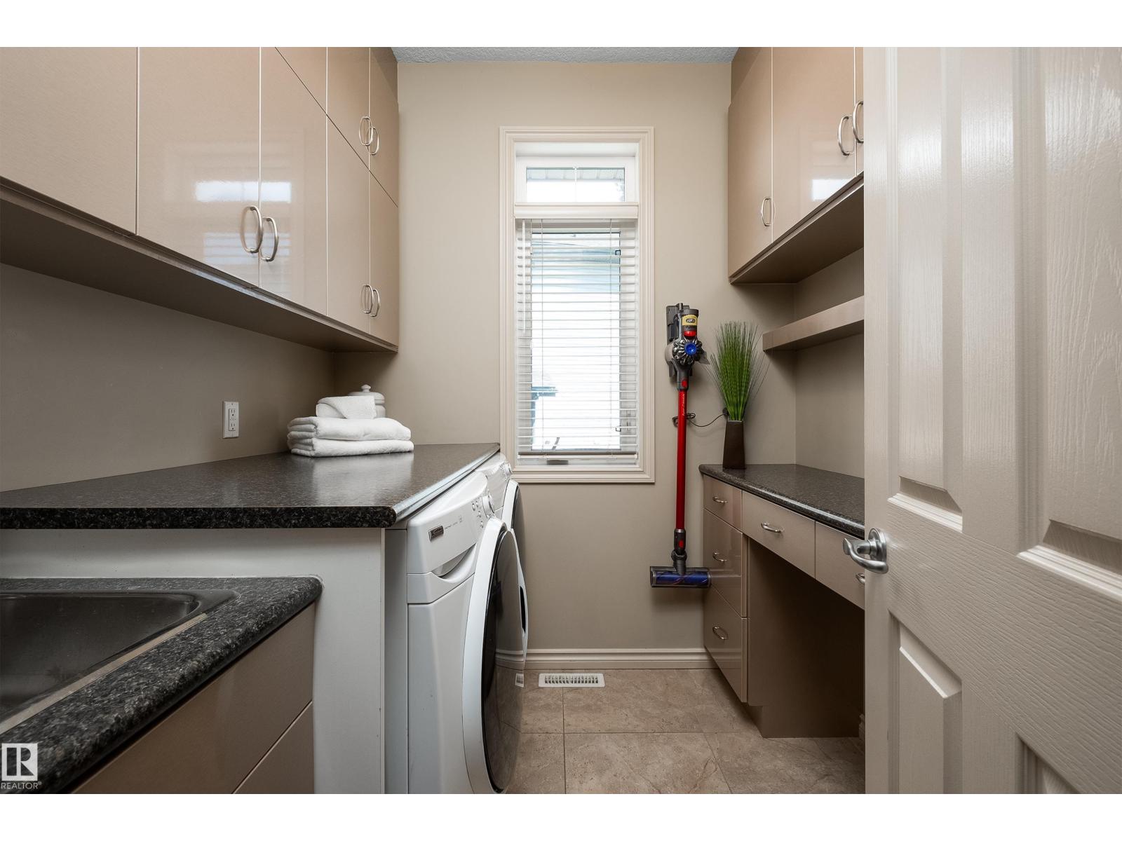 Property at 1089 Goodwin CI NW image 4