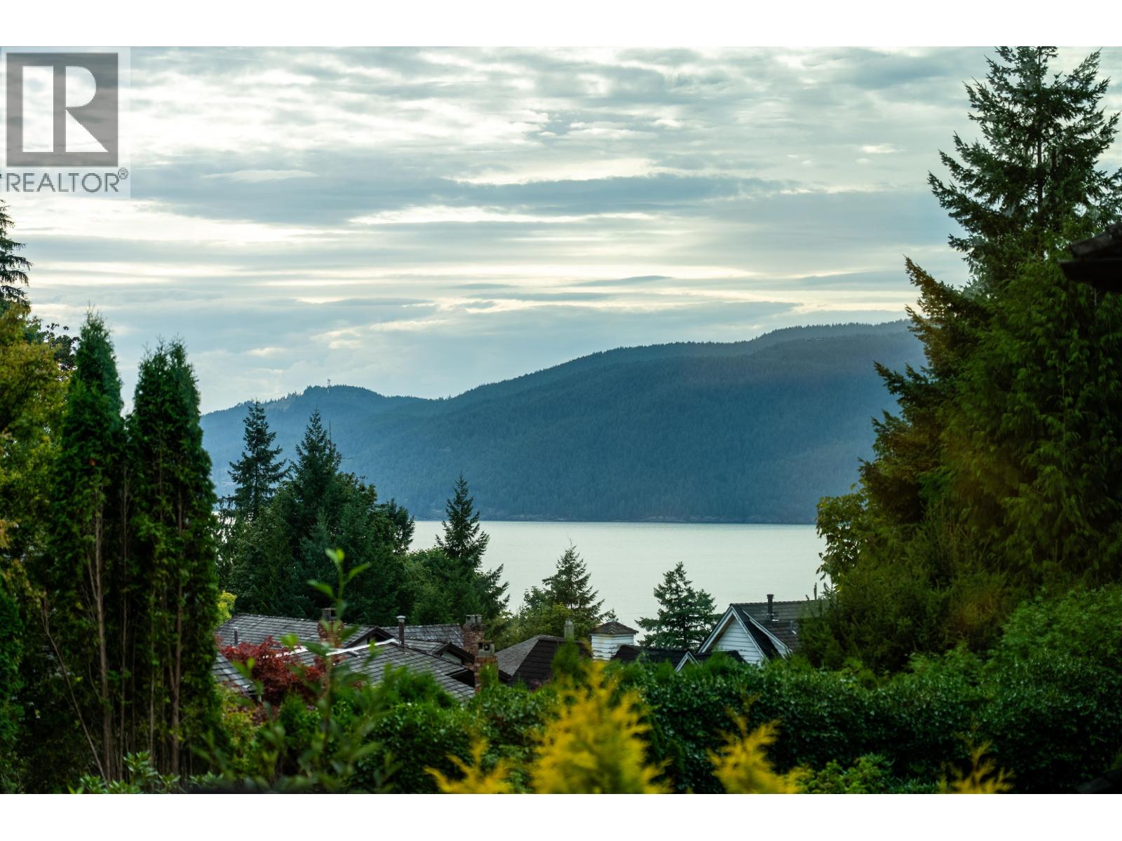 5211 Timberfeild Road, West Vancouver, British Columbia  V7W 2Y5 - Photo 24 - R3040004
