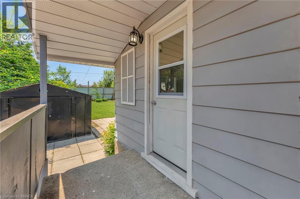 54 Burwell Street, Brantford, Ontario  N3T 4T7 - Photo 5 - 40761156