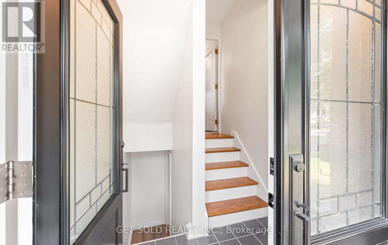 10 Dunboyne Court, Toronto, Ontario  M2R 2B7 - Photo 3 - C12362206