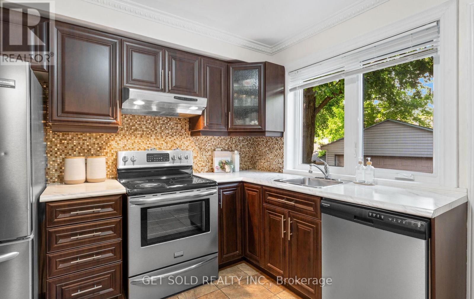 10 Dunboyne Court, Toronto, Ontario  M2R 2B7 - Photo 4 - C12362206