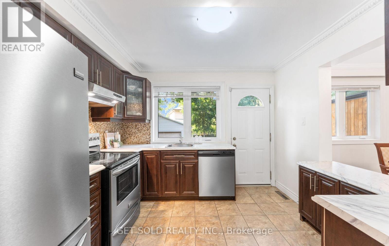 10 Dunboyne Court, Toronto, Ontario  M2R 2B7 - Photo 5 - C12362206