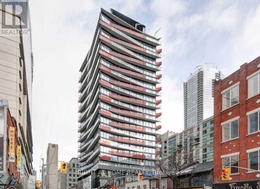 215 QUEEN ST WEST STREET, Toronto, Ontario