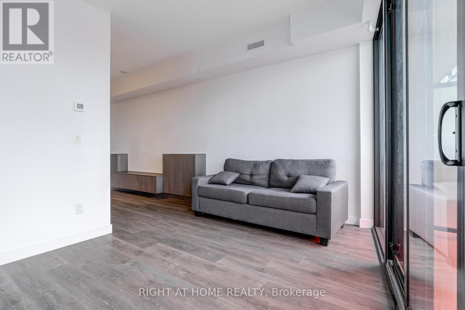 215 Queen St West Street, Toronto, Ontario  M5V 0P5 - Photo 10 - C12362237