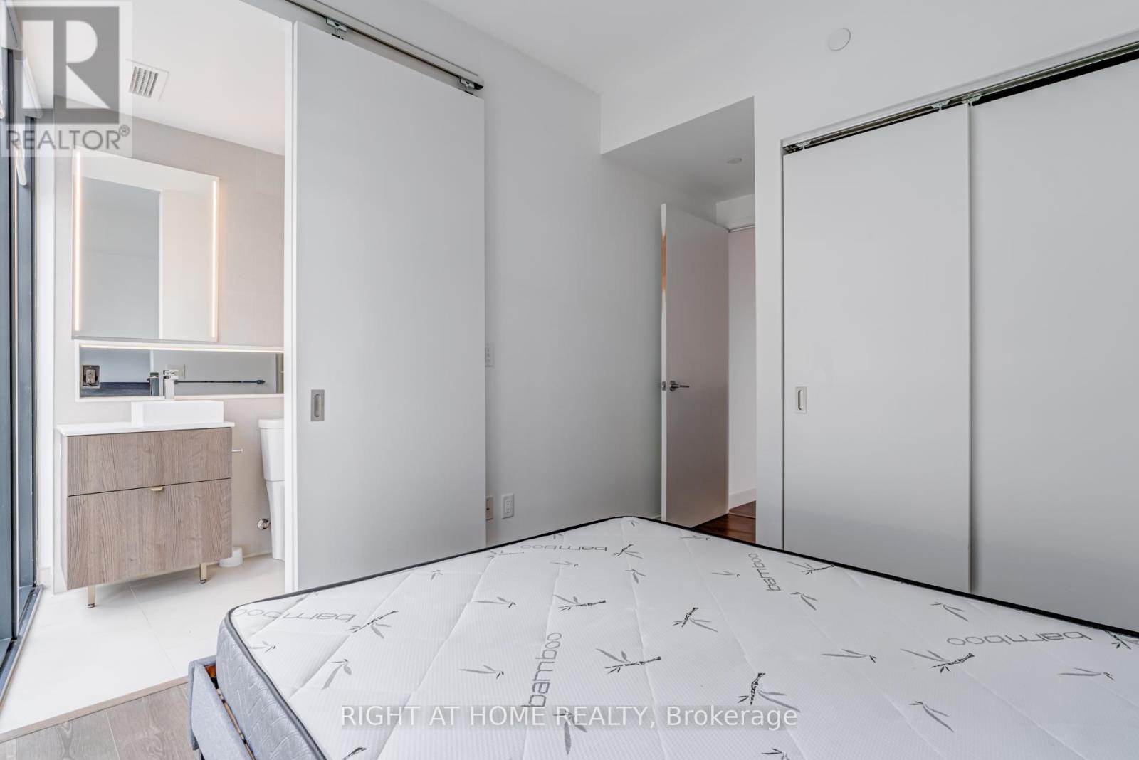 215 Queen St West Street, Toronto, Ontario  M5V 0P5 - Photo 12 - C12362237