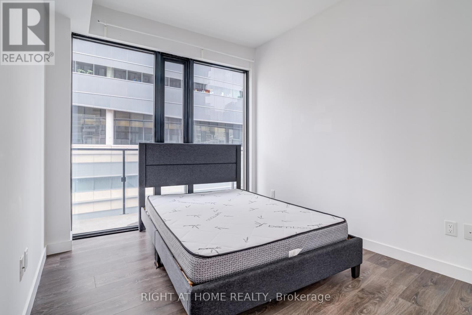 215 Queen St West Street, Toronto, Ontario  M5V 0P5 - Photo 15 - C12362237
