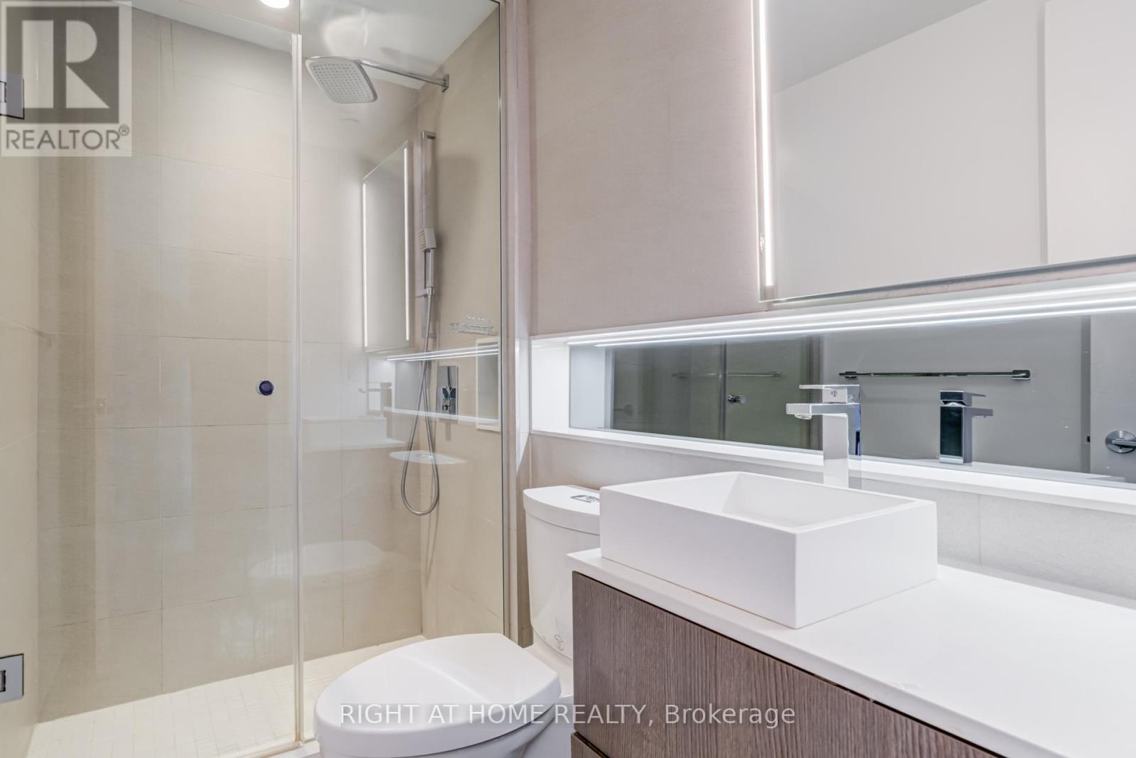 215 Queen St West Street, Toronto, Ontario  M5V 0P5 - Photo 19 - C12362237