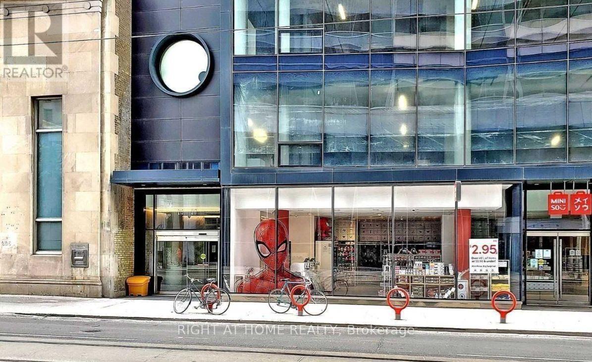 215 Queen St West Street, Toronto, Ontario  M5V 0P5 - Photo 2 - C12362237