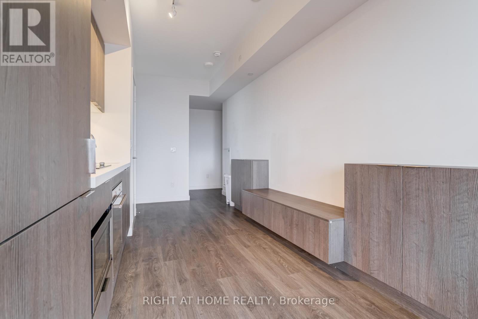 215 Queen St West Street, Toronto, Ontario  M5V 0P5 - Photo 8 - C12362237