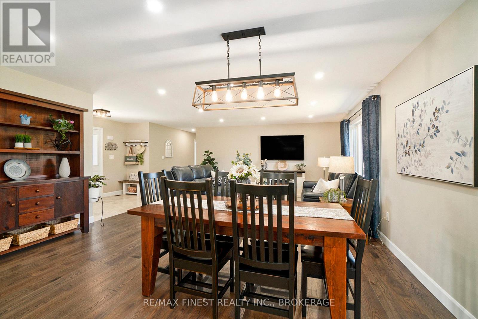 10541 Wylie Way, North Dundas, Ontario  K0E 1S0 - Photo 11 - X12362316