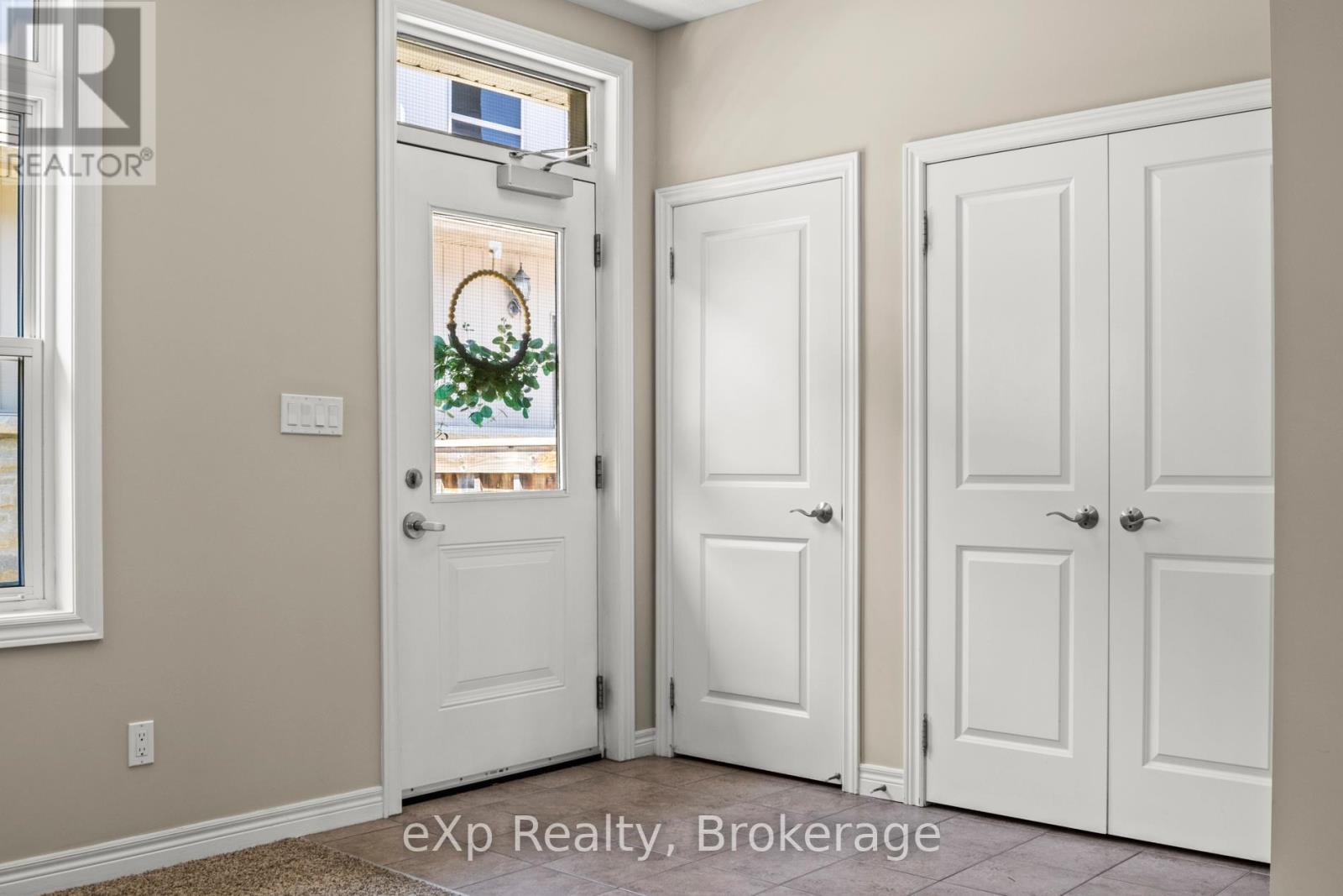 74a Cardigan Street, Guelph, Ontario  N1H 0A4 - Photo 6 - X12261703