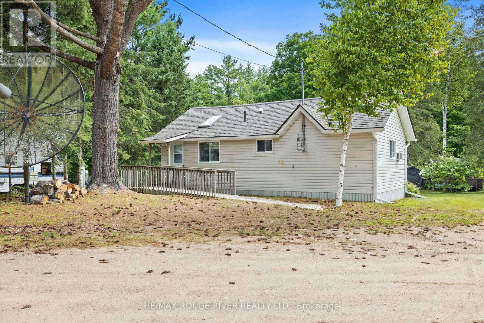 39 Hobo Lane, Hastings Highlands, Ontario  K0L 1C0 - Photo 2 - X12362289