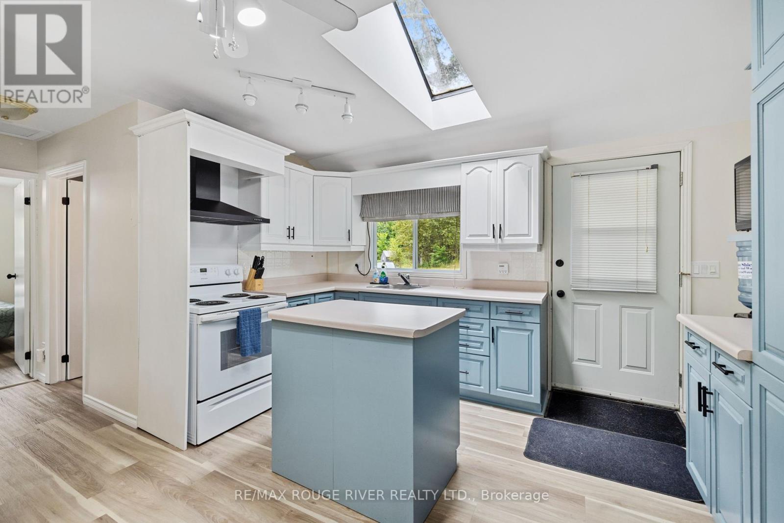 39 Hobo Lane, Hastings Highlands, Ontario  K0L 1C0 - Photo 6 - X12362289