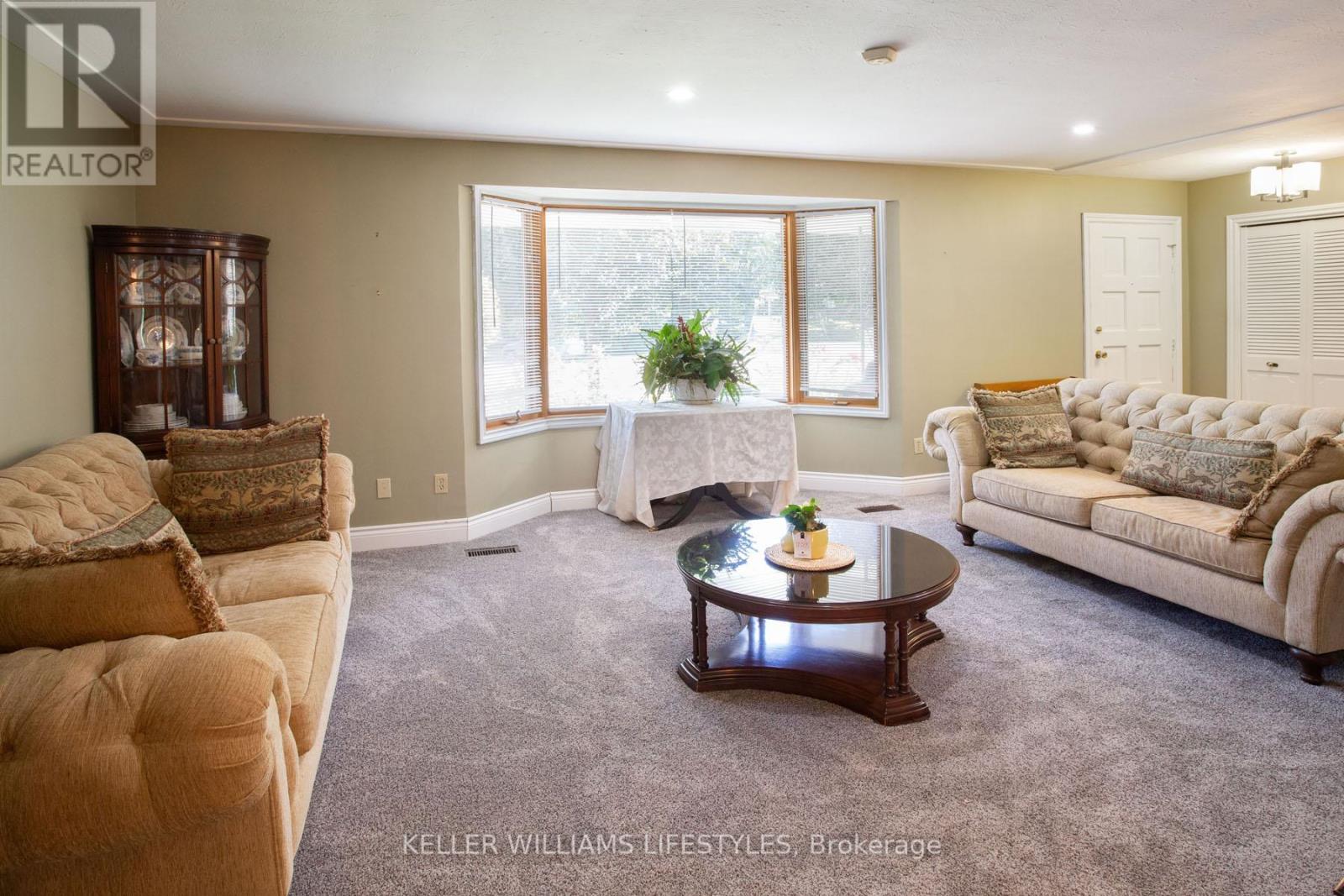 4 Burdock Court, Tillsonburg, Ontario  N4G 2P8 - Photo 11 - X12362388