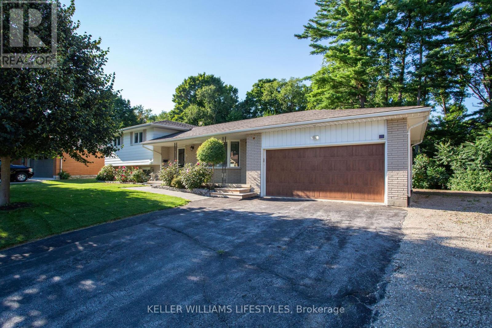4 Burdock Court, Tillsonburg, Ontario  N4G 2P8 - Photo 3 - X12362388