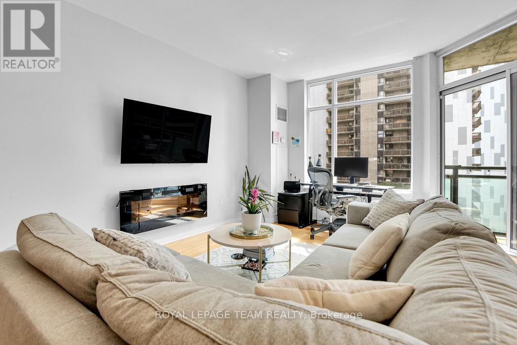 701 - 570 Laurier Avenue W, Ottawa, Ontario  K1R 1C8 - Photo 2 - X12362281