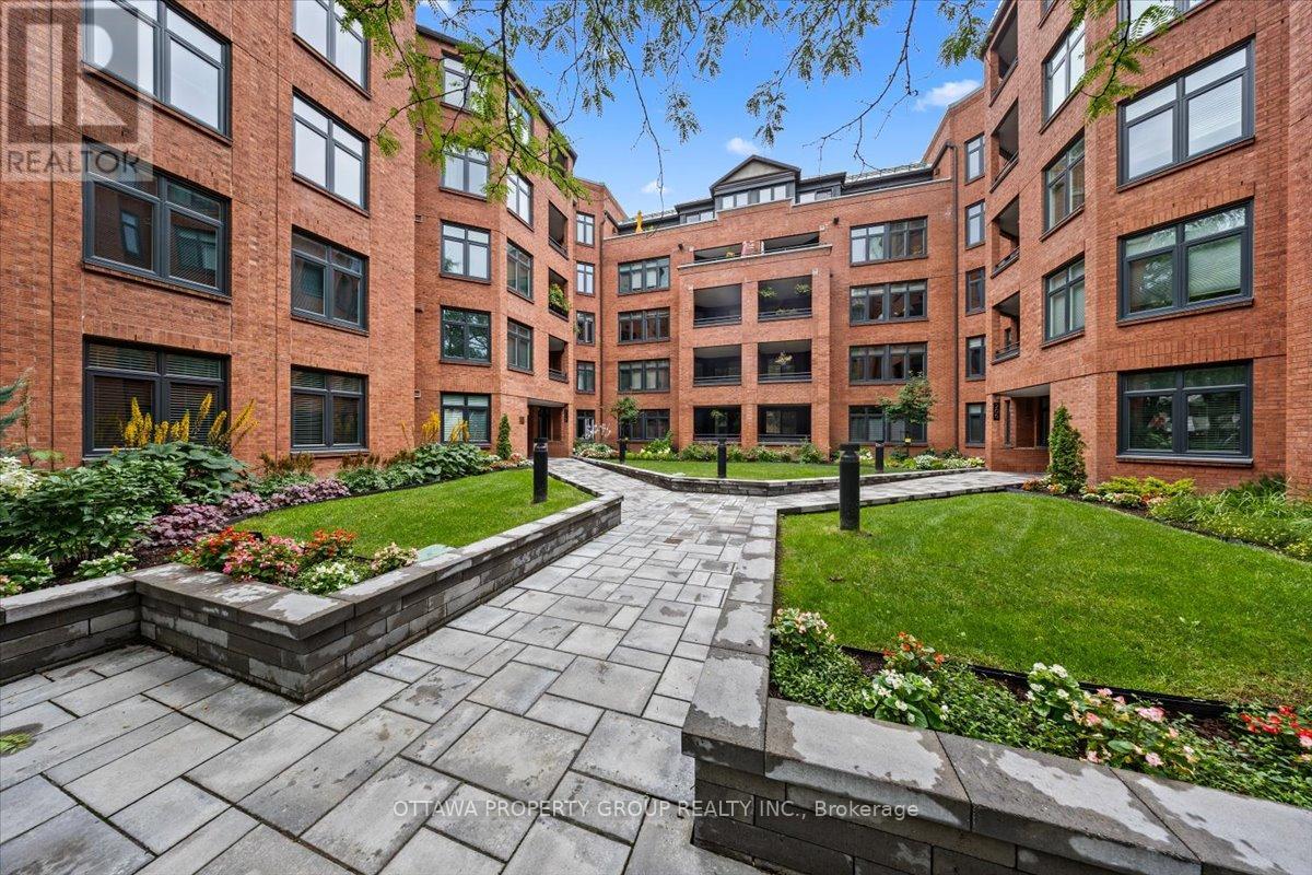 402 - 215 Somerset Street W, Ottawa, Ontario  K2P 0J1 - Photo 1 - X12362382