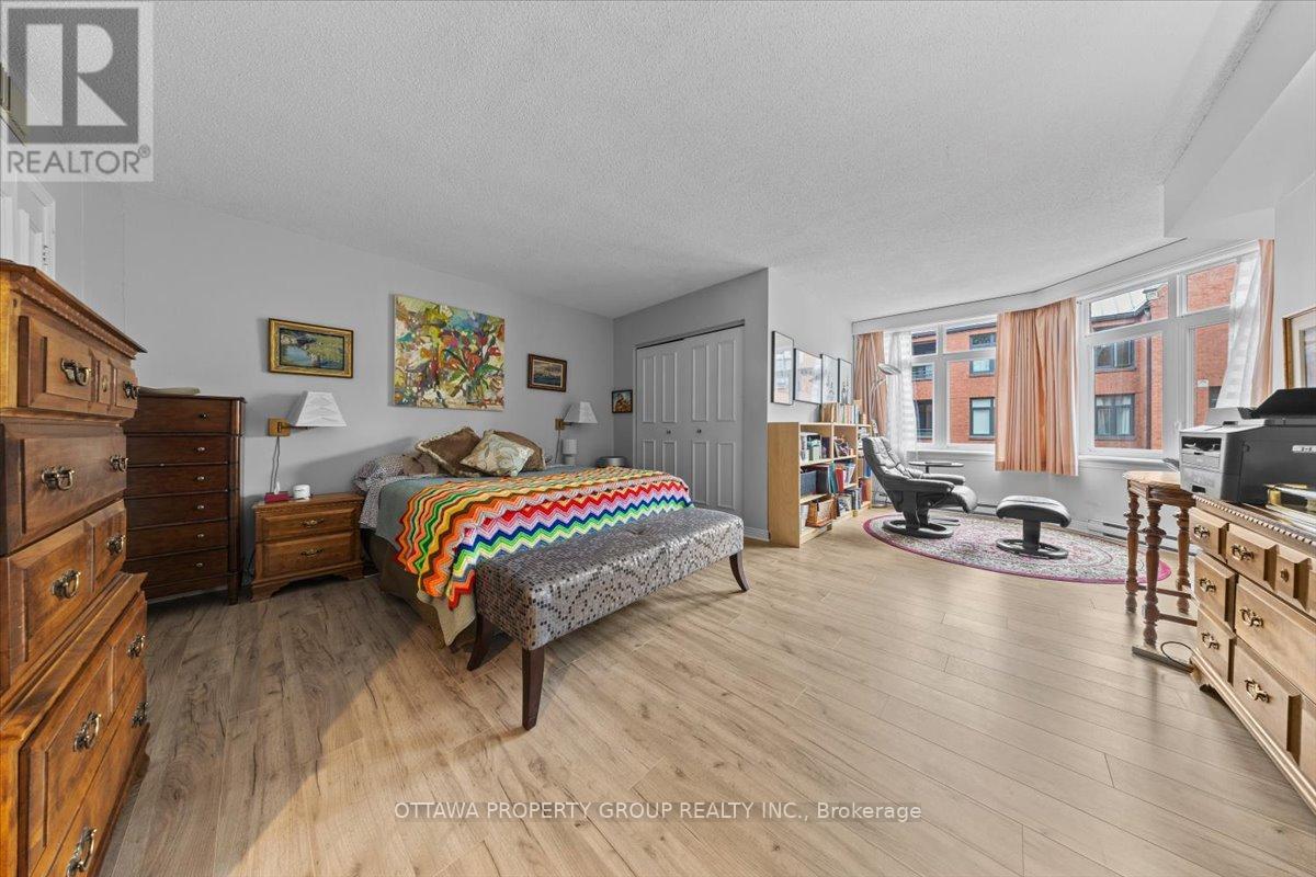 402 - 215 Somerset Street W, Ottawa, Ontario  K2P 0J1 - Photo 12 - X12362382