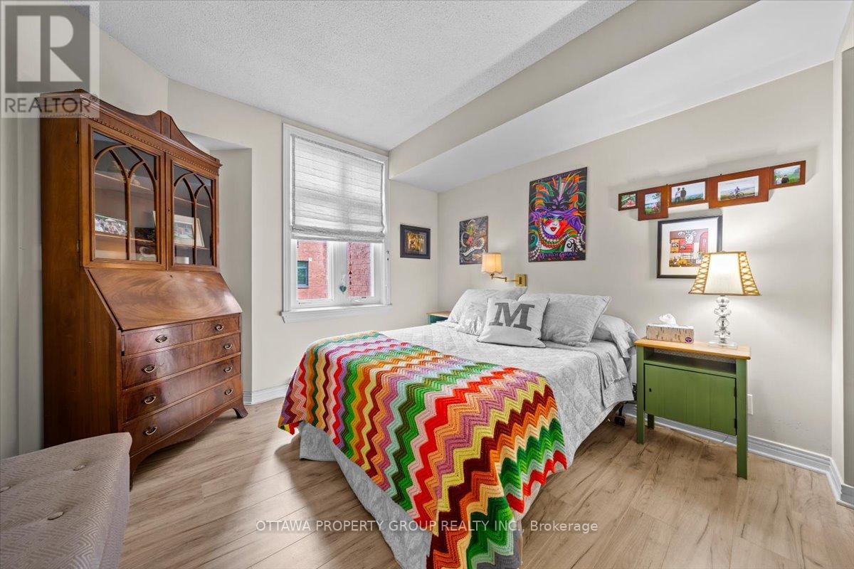 402 - 215 Somerset Street W, Ottawa, Ontario  K2P 0J1 - Photo 14 - X12362382