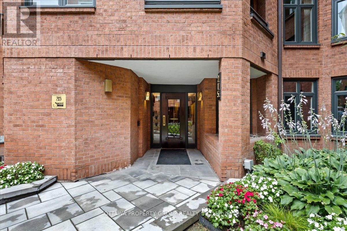 402 - 215 Somerset Street W, Ottawa, Ontario  K2P 0J1 - Photo 3 - X12362382