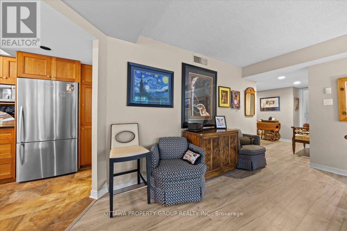 402 - 215 Somerset Street W, Ottawa, Ontario  K2P 0J1 - Photo 7 - X12362382
