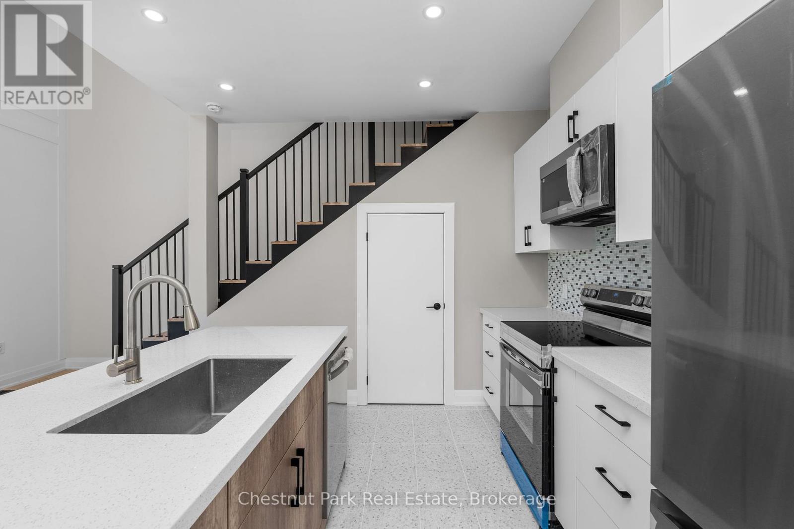 3980 Muskoka Rd 169, Muskoka Lakes, Ontario  P0B 1J0 - Photo 5 - X12362263