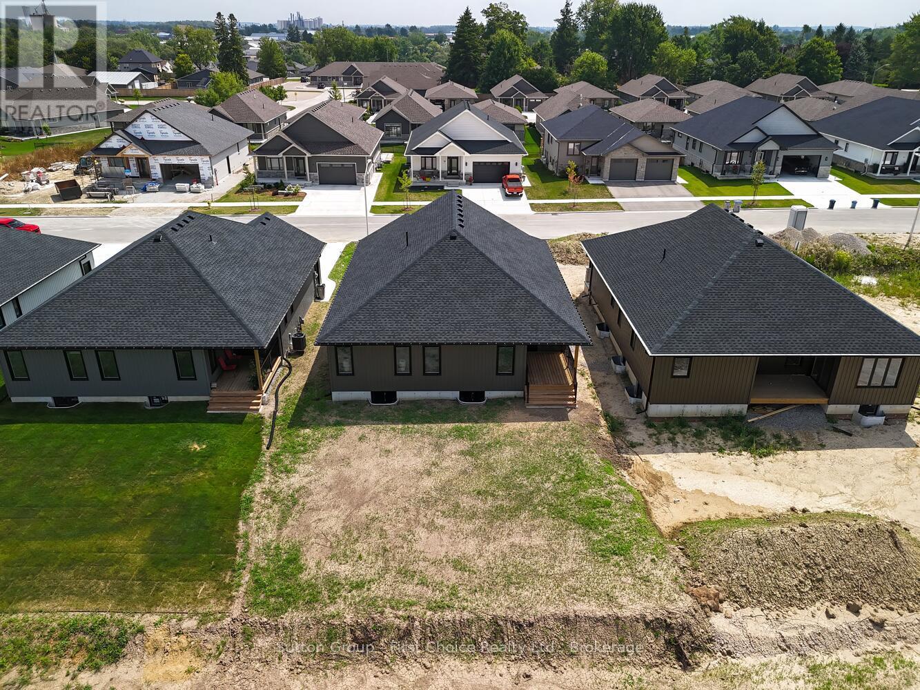 18 Nelson Street, West Perth, Ontario  N0K 1N0 - Photo 32 - X12362272