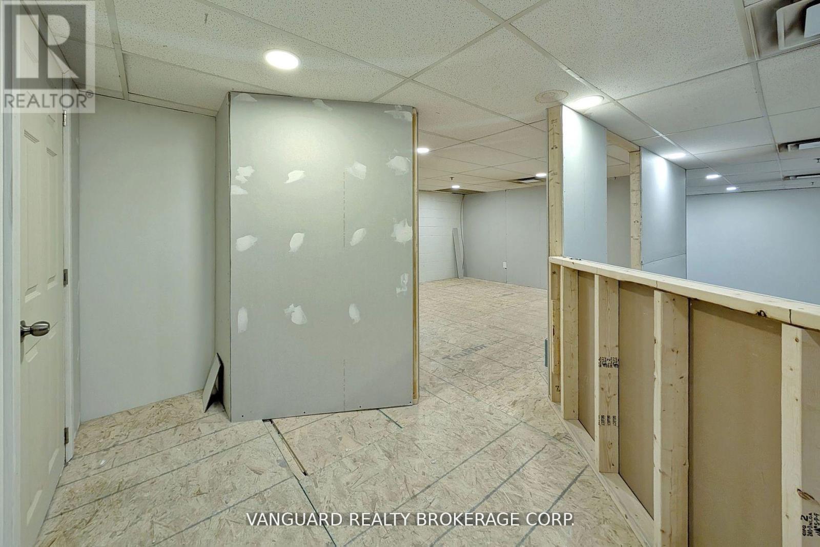 3 - 4 Alfred Kuehne Boulevard, Brampton, Ontario  L6T 4N3 - Photo 34 - W12362213