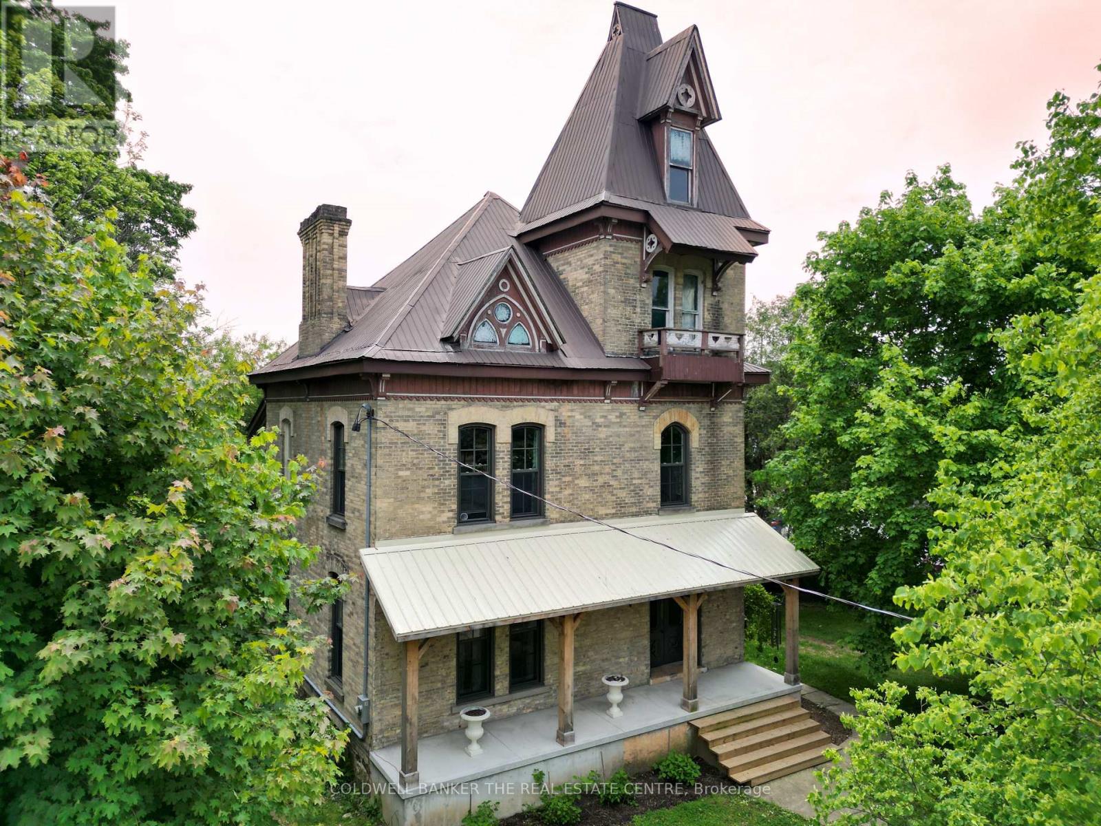 150 Wellington Street E, Wellington North (Mount Forest), Ontario  N0G 2L2 - Photo 1 - X12362226