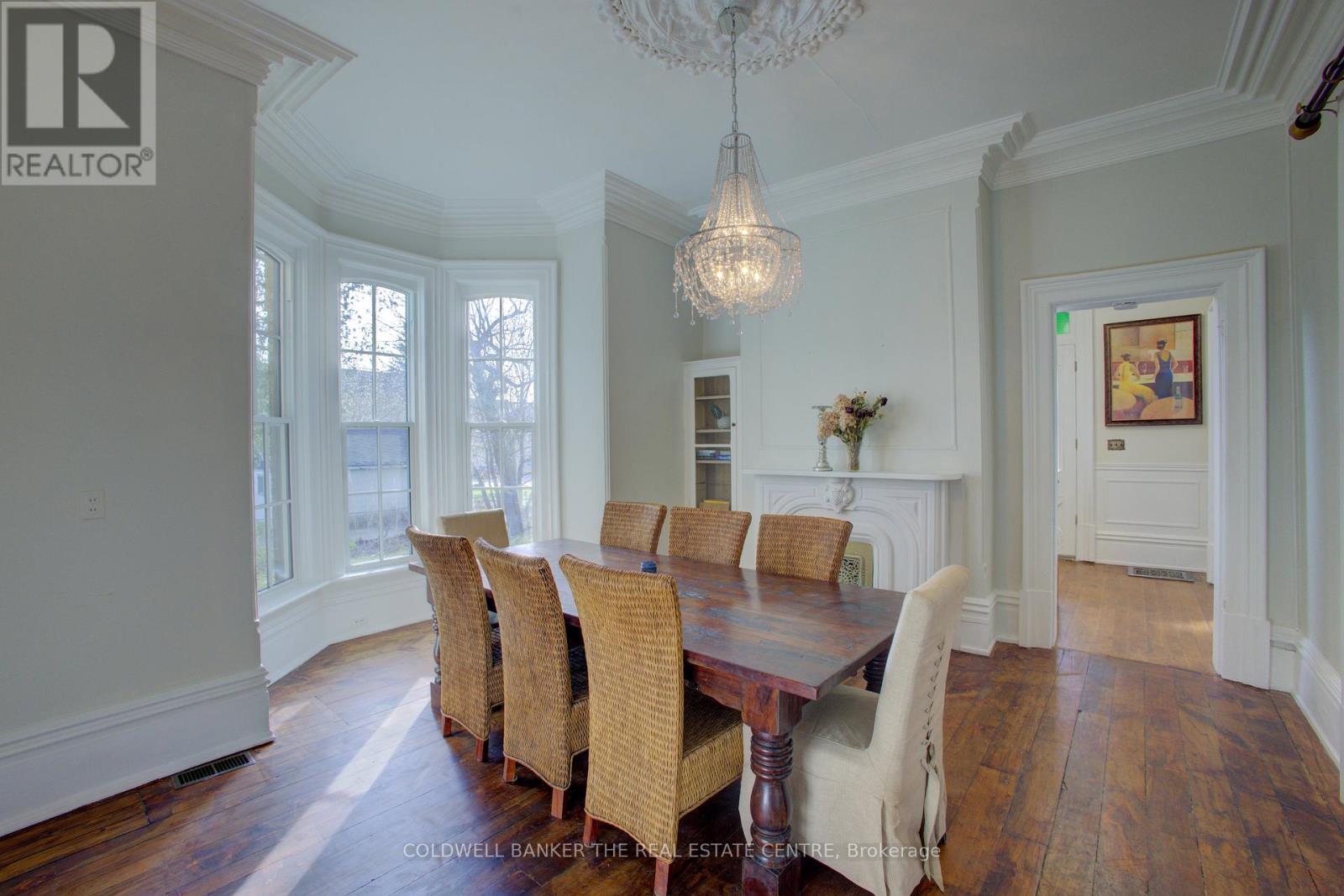 150 Wellington Street E, Wellington North (Mount Forest), Ontario  N0G 2L2 - Photo 10 - X12362226