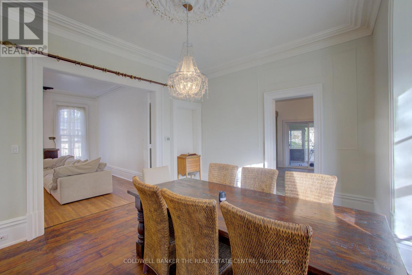 150 Wellington Street E, Wellington North (Mount Forest), Ontario  N0G 2L2 - Photo 12 - X12362226