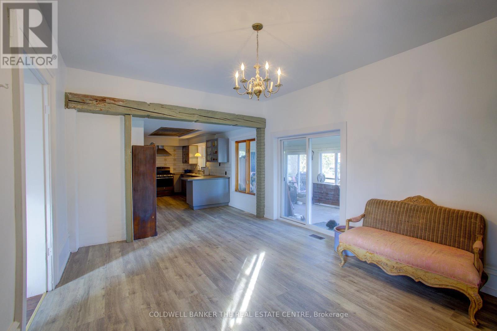 150 Wellington Street E, Wellington North (Mount Forest), Ontario  N0G 2L2 - Photo 16 - X12362226