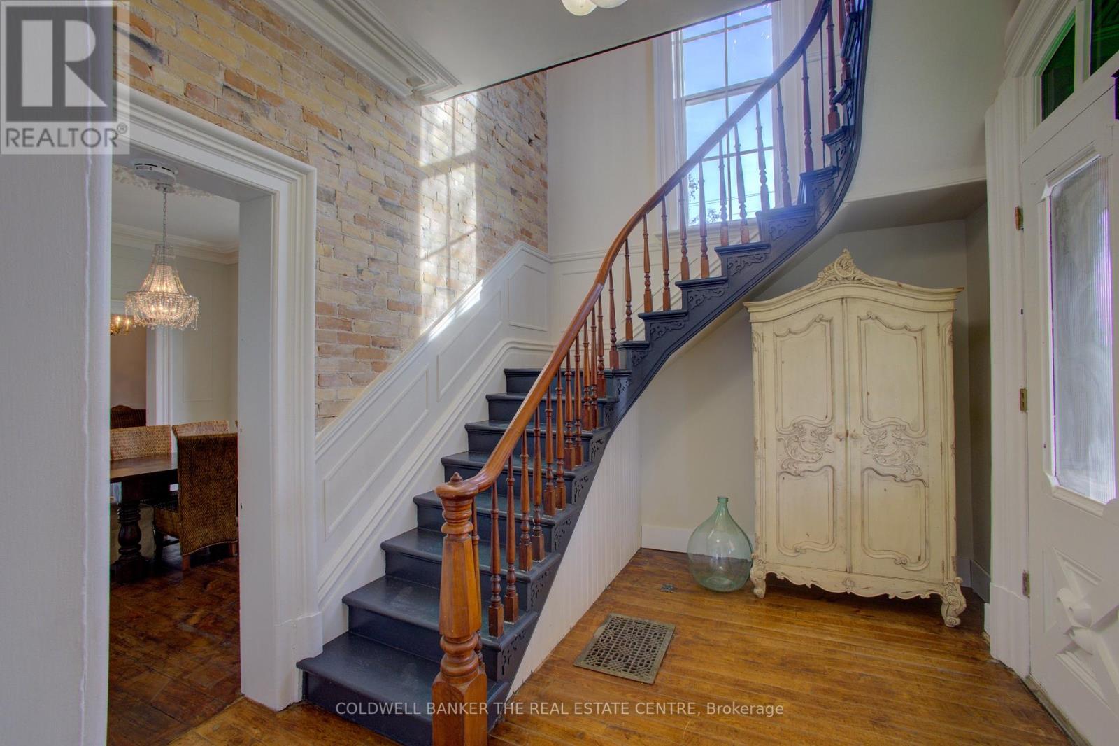 150 Wellington Street E, Wellington North (Mount Forest), Ontario  N0G 2L2 - Photo 19 - X12362226