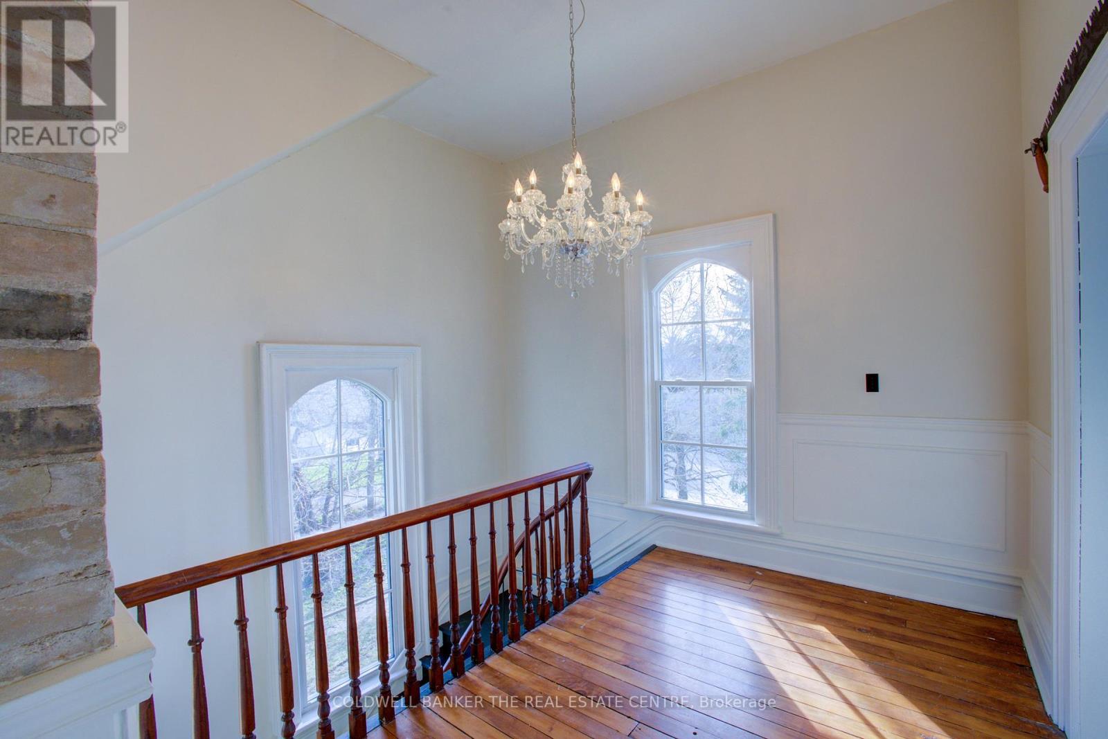 150 Wellington Street E, Wellington North (Mount Forest), Ontario  N0G 2L2 - Photo 20 - X12362226