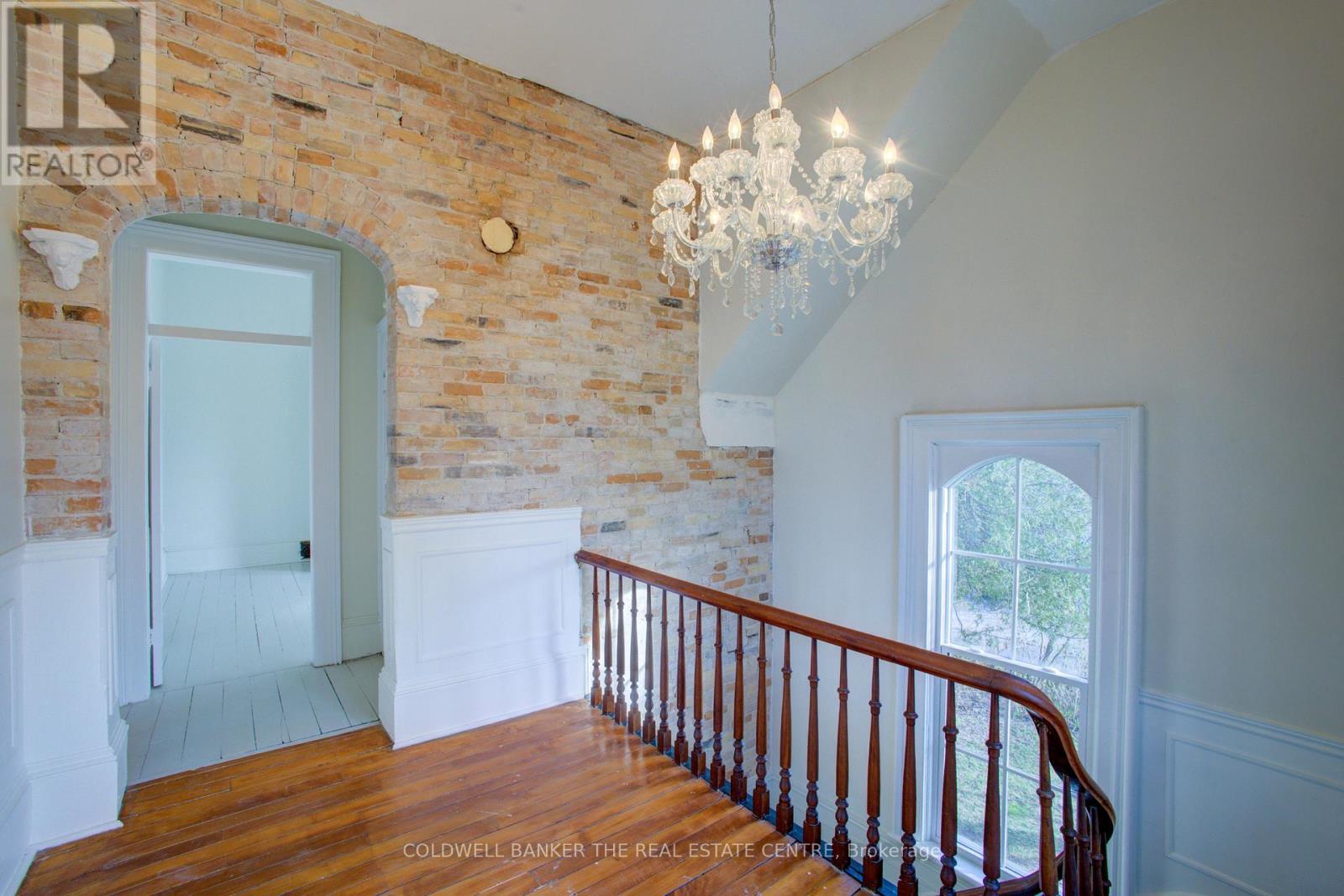 150 Wellington Street E, Wellington North (Mount Forest), Ontario  N0G 2L2 - Photo 21 - X12362226