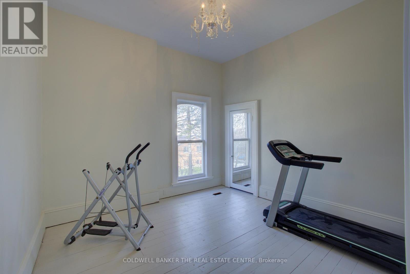 150 Wellington Street E, Wellington North (Mount Forest), Ontario  N0G 2L2 - Photo 25 - X12362226