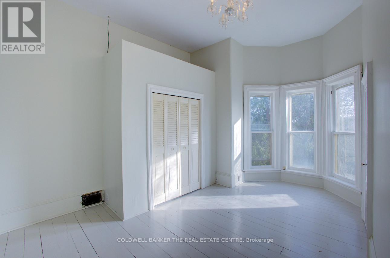 150 Wellington Street E, Wellington North (Mount Forest), Ontario  N0G 2L2 - Photo 26 - X12362226