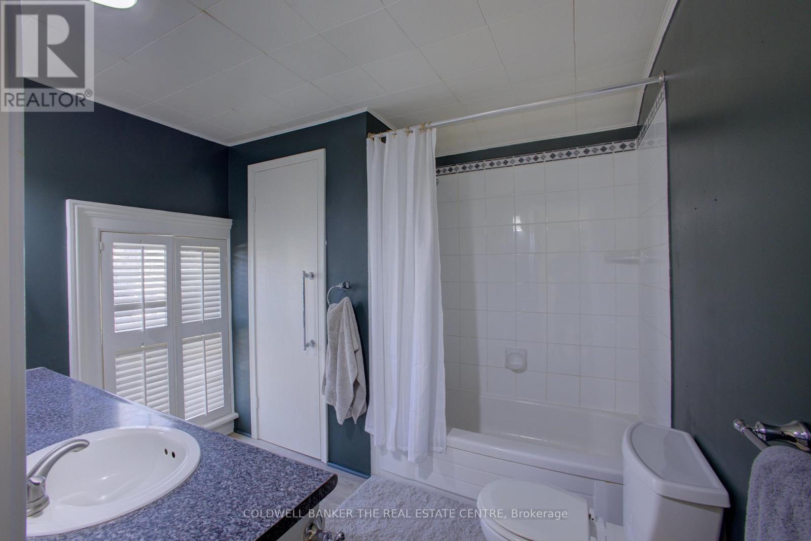 150 Wellington Street E, Wellington North (Mount Forest), Ontario  N0G 2L2 - Photo 27 - X12362226