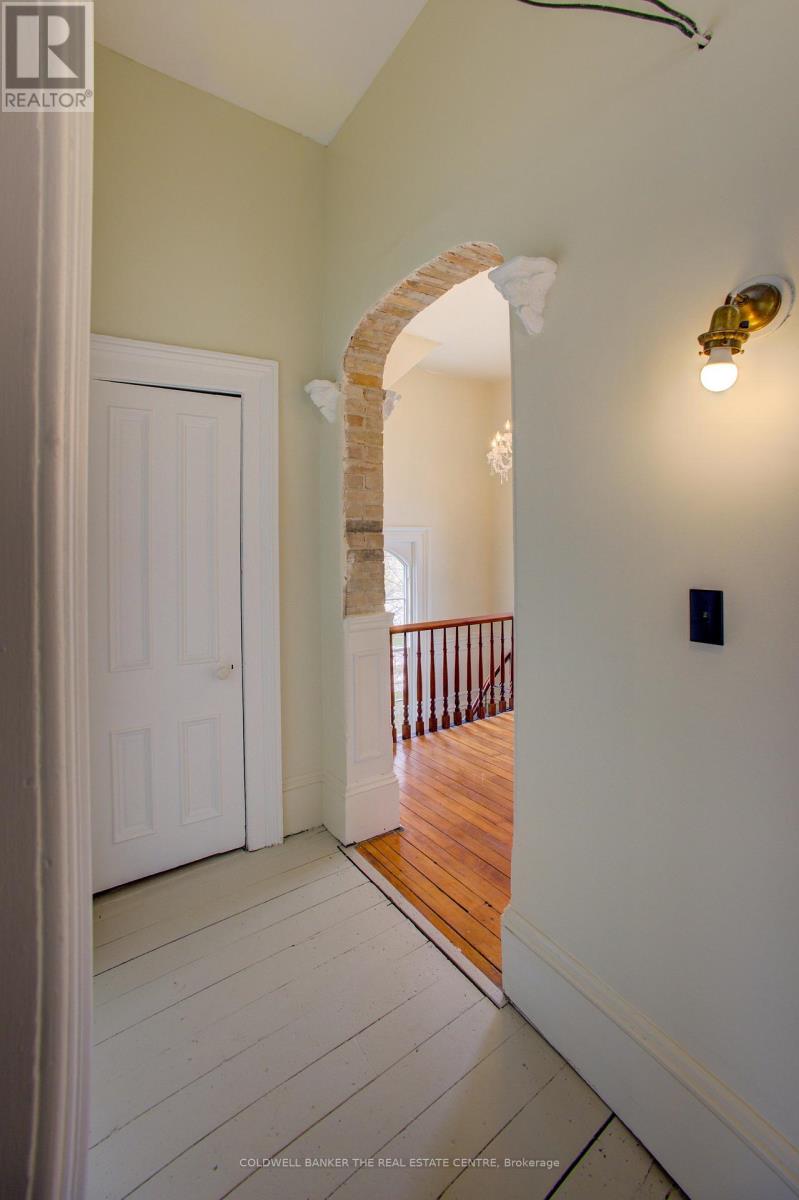 150 Wellington Street E, Wellington North (Mount Forest), Ontario  N0G 2L2 - Photo 29 - X12362226