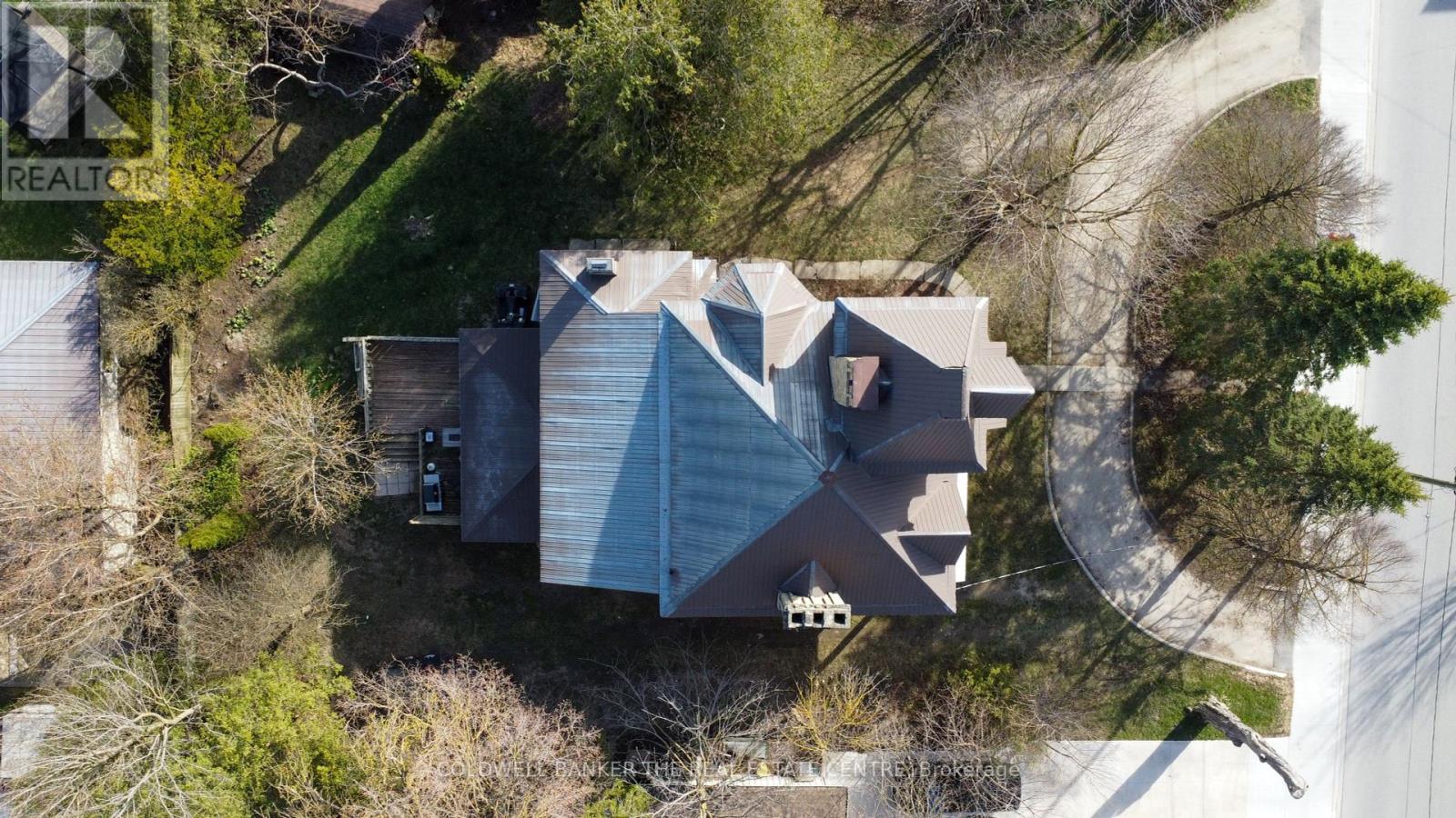 150 Wellington Street E, Wellington North (Mount Forest), Ontario  N0G 2L2 - Photo 33 - X12362226