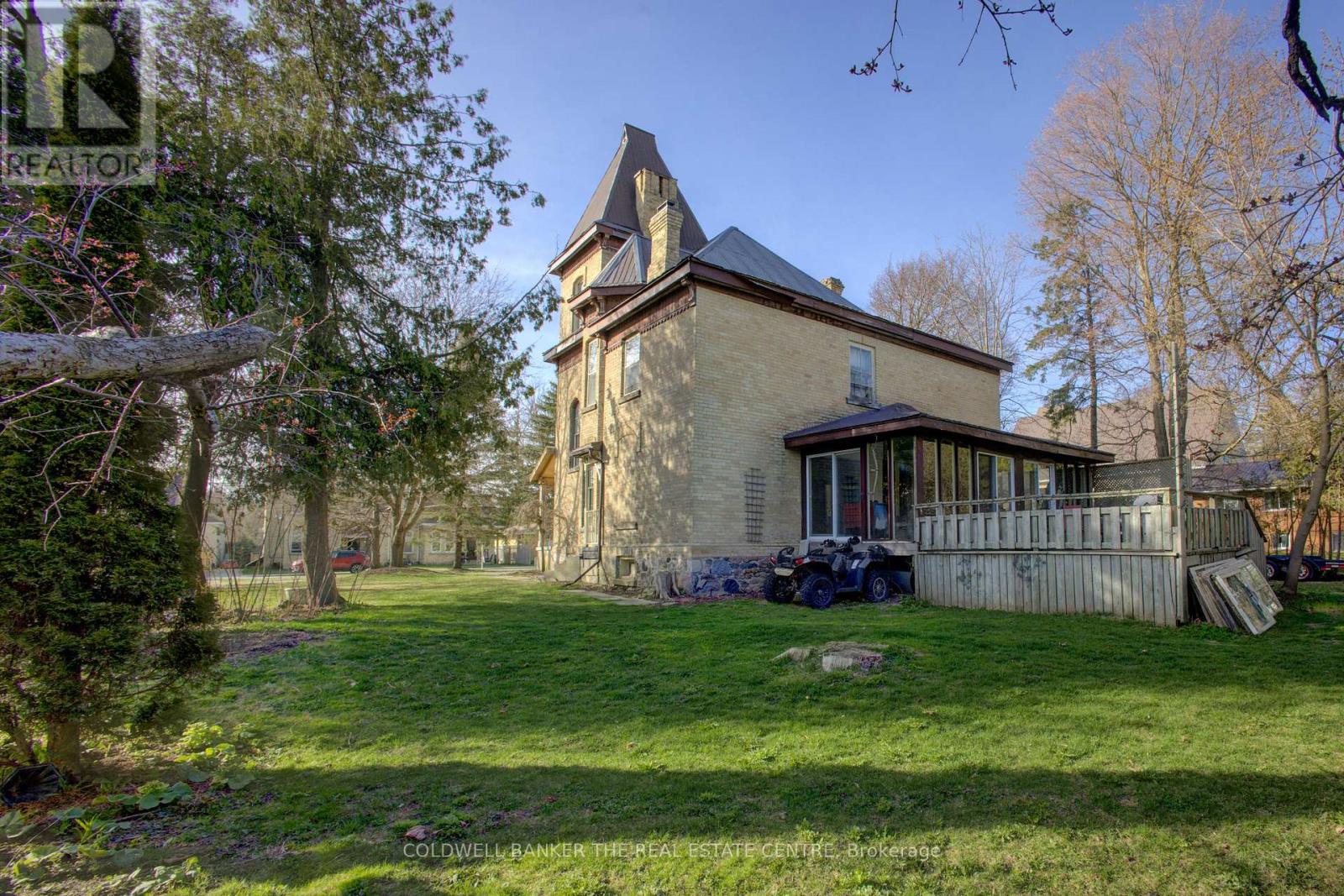 150 Wellington Street E, Wellington North (Mount Forest), Ontario  N0G 2L2 - Photo 37 - X12362226