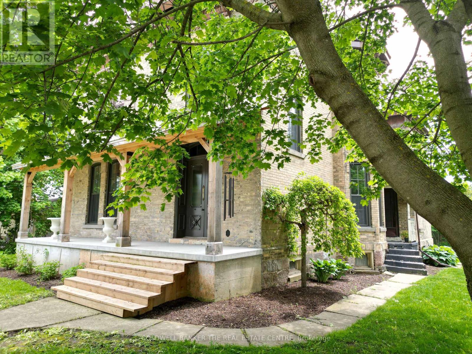 150 Wellington Street E, Wellington North (Mount Forest), Ontario  N0G 2L2 - Photo 4 - X12362226