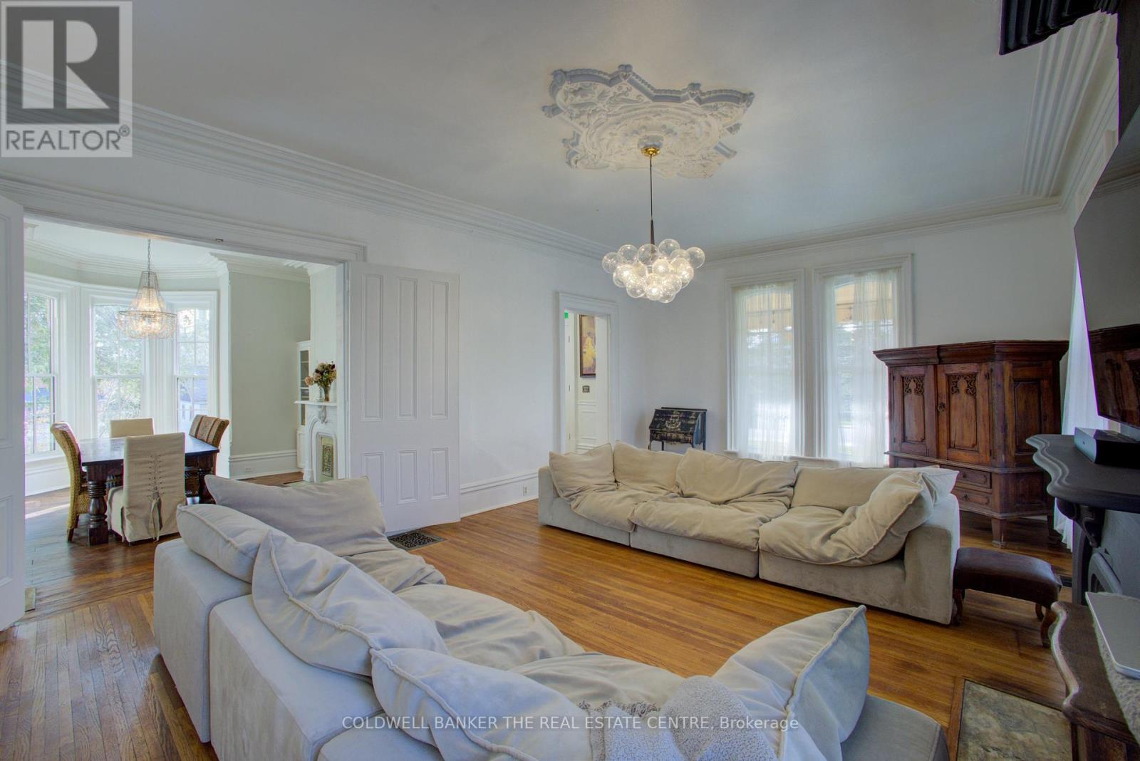 150 Wellington Street E, Wellington North (Mount Forest), Ontario  N0G 2L2 - Photo 6 - X12362226