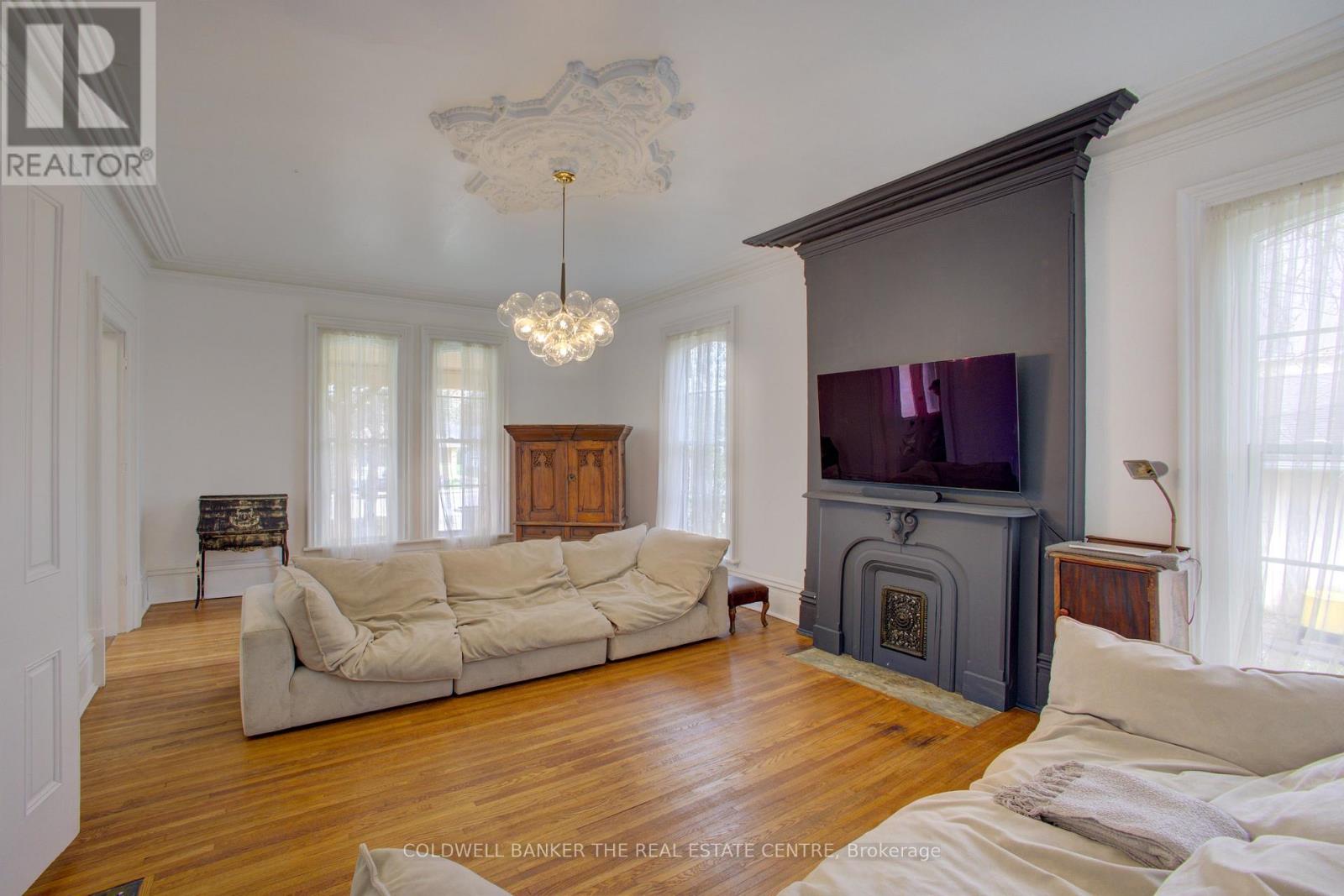 150 Wellington Street E, Wellington North (Mount Forest), Ontario  N0G 2L2 - Photo 8 - X12362226