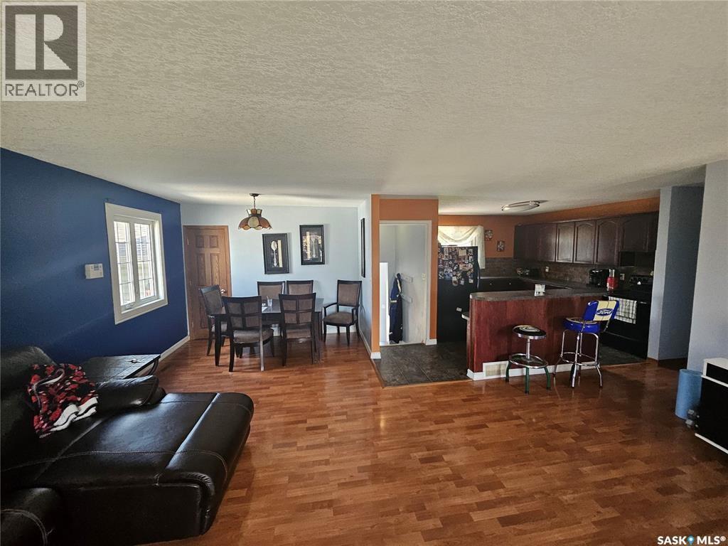 406 First Avenue E, Lampman, Saskatchewan  S0C 1N0 - Photo 9 - SK016511