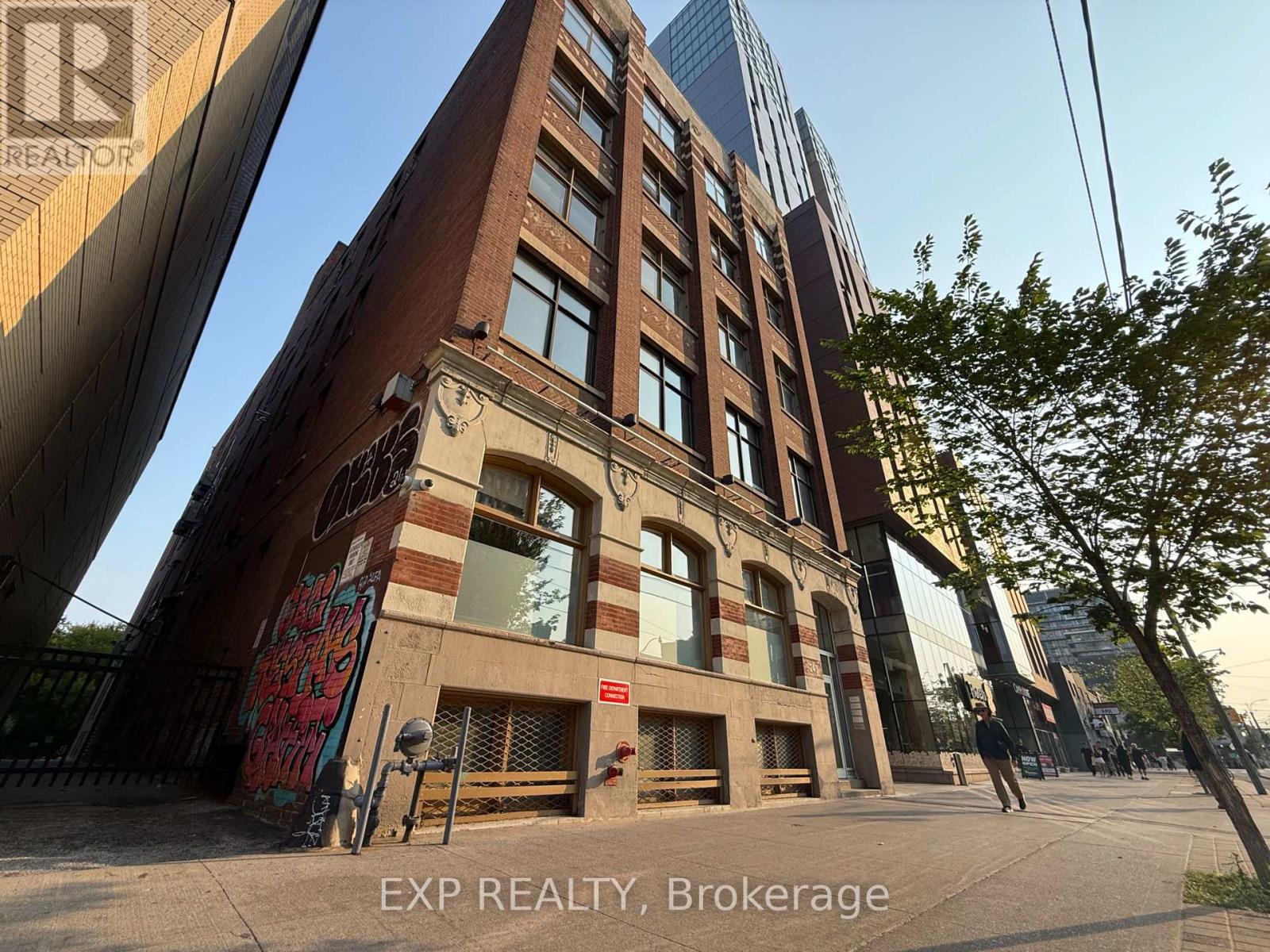 200 - 243 COLLEGE STREET, Toronto, Ontario
